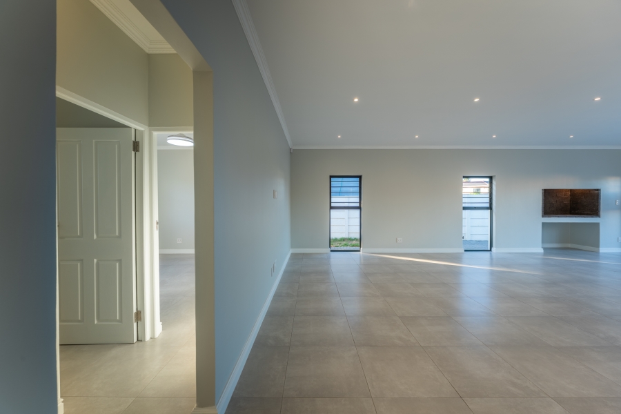 3 Bedroom Property for Sale in Wavecrest Eastern Cape